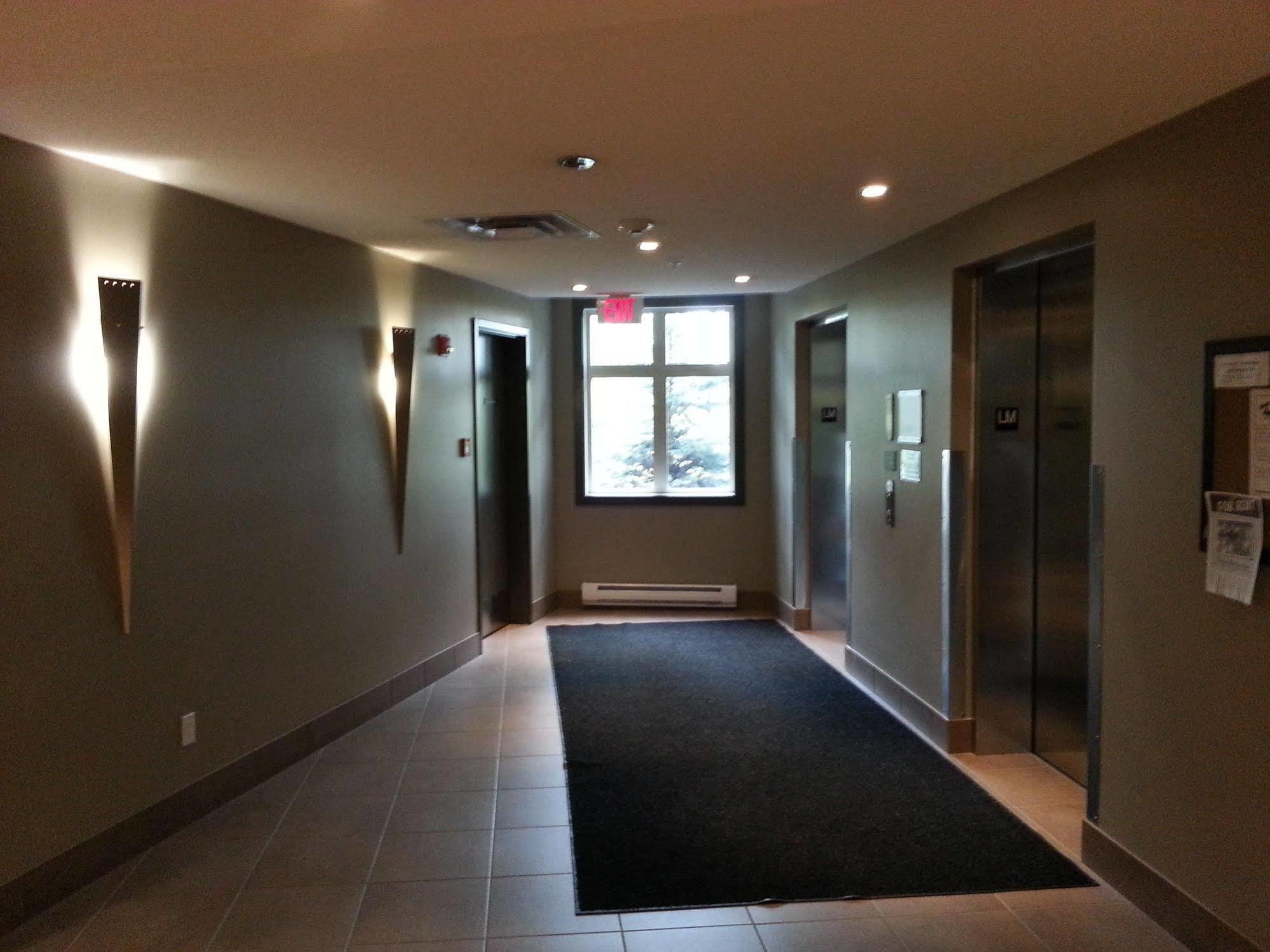 Pinnacle Inn & Suites Aspen Calgary Ngoại thất bức ảnh
